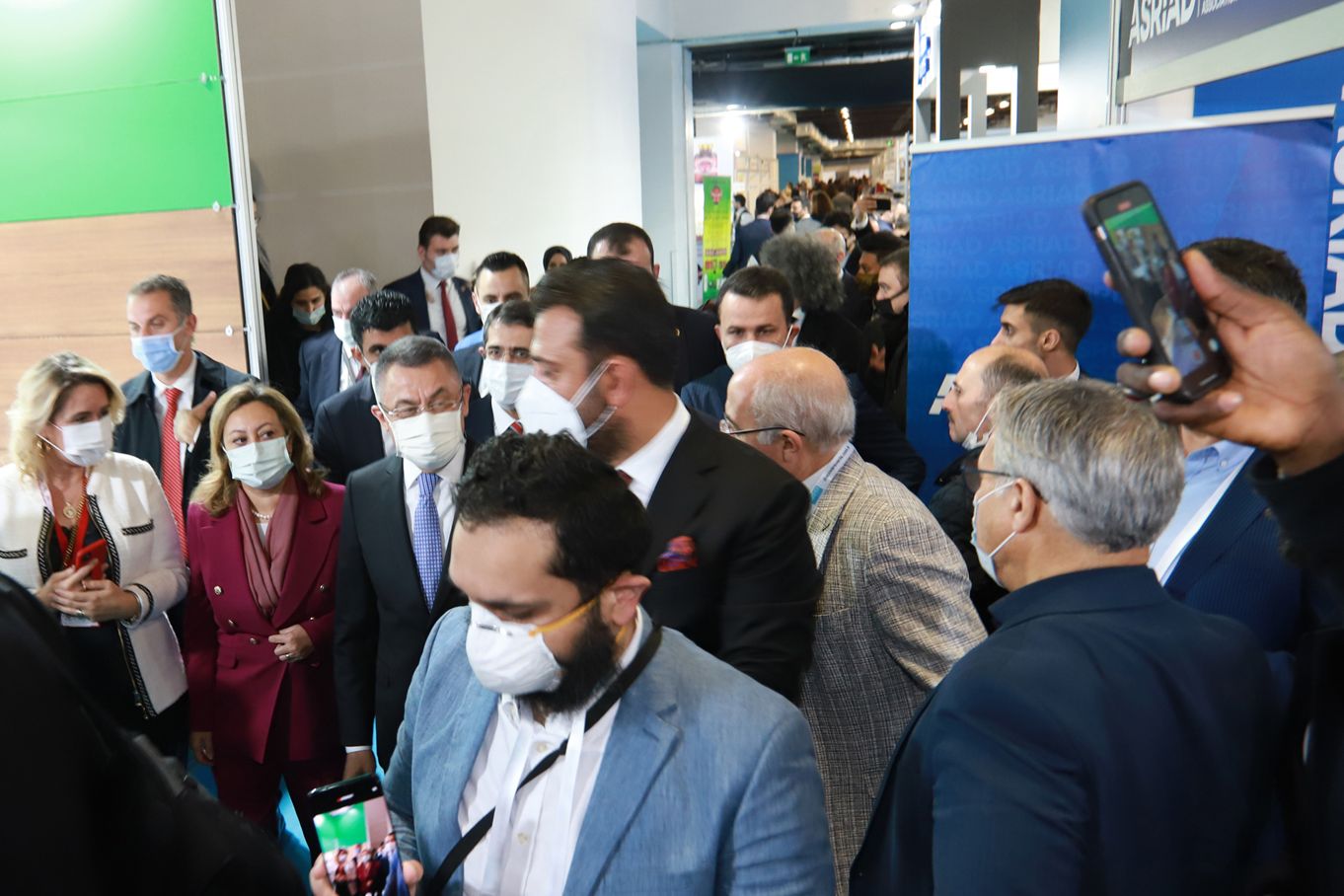 Cumhurbaşkanı Yardımcısı Fuat Oktay, Helal Expo 2021'de fuar sponsorlarından ASRİAD standında...